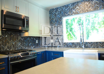 Kitchen Backsplash using Thousand Oaks Glass Mosaic